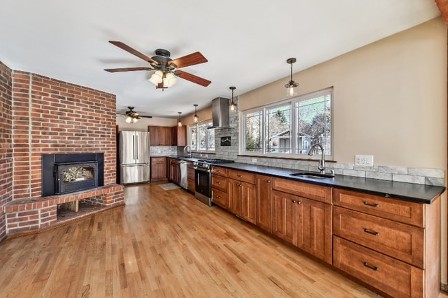 Photo - 2550 S Dahlia St House