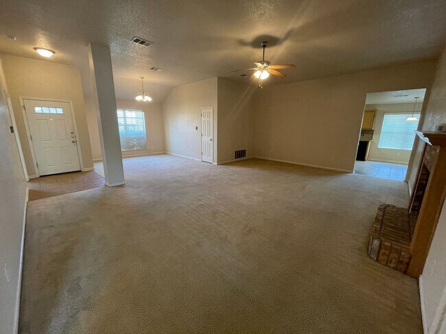 Foto del edificio - 4-Bedroom House for Rent in Killeen