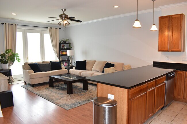Foto del edificio - 6633 W Belmont Ave