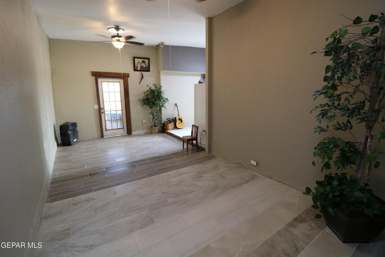 Foto principal - 5723 Alameda Ave