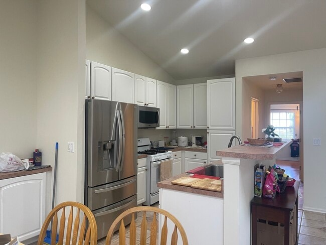 Building Photo - 2416 Madiera Ln