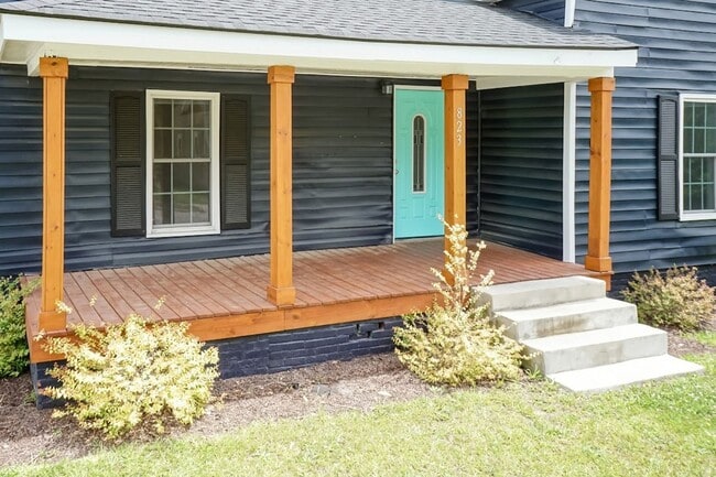 Building Photo - Classic Property with Modern Upgrades!