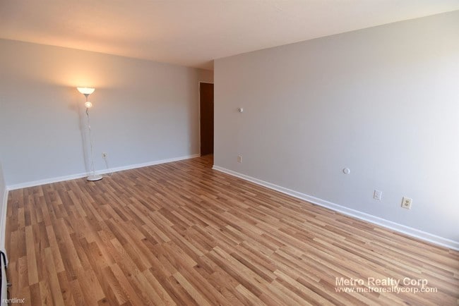Building Photo - 141 Kenrick St