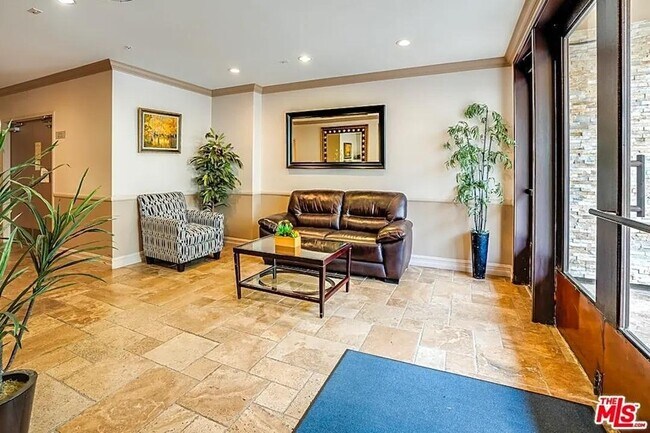 Lobby/Waiting Area - 7100 Alvern St