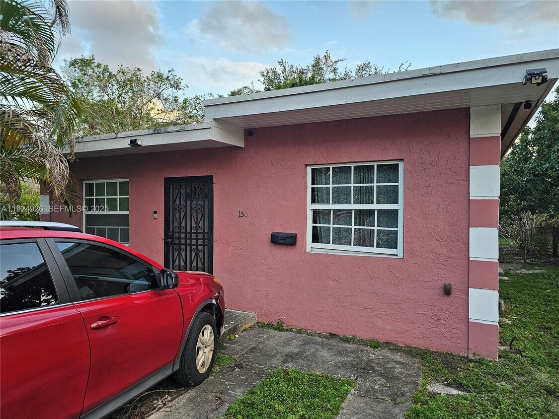 Foto principal - 150 NW 122nd St