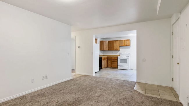 Building Photo - 423 E 2100 N