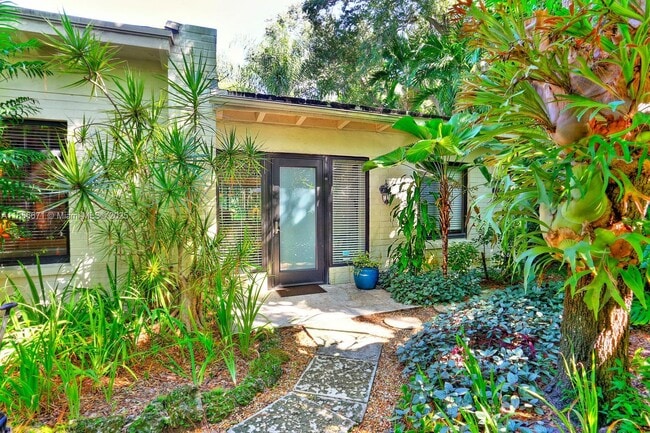 Building Photo - 2035 Tigertail Ave