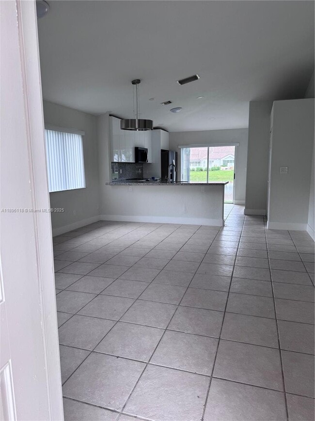 Foto del edificio - 553 NW 208th Terrace