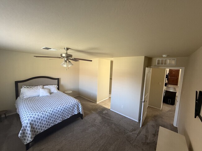 Foto del edificio - 3680 W 37th St