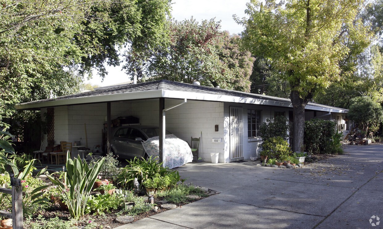 Foto del edificio - 808-822 D St