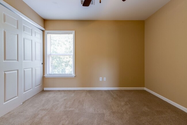 Foto del edificio - AVAILABLE NOW. 4 Bedroom 3 Bath. Over 3,000 square feet at  Providence Place.  Close to everythin...