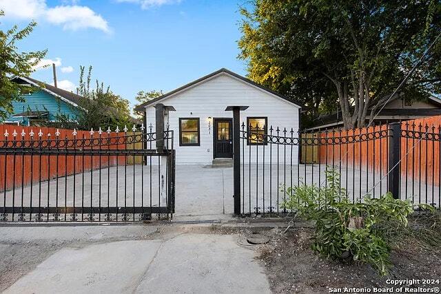 Foto del edificio - 2031 S Trinity St