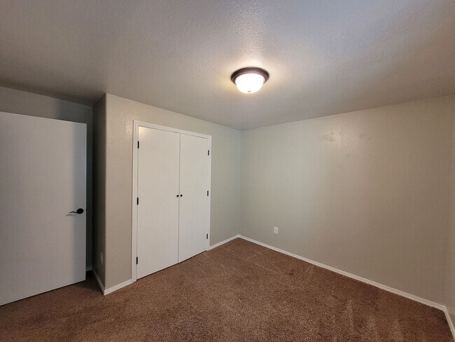 Foto del edificio - $1575 - 4 bedroom/ 2 bathroom - Gorgeous q...