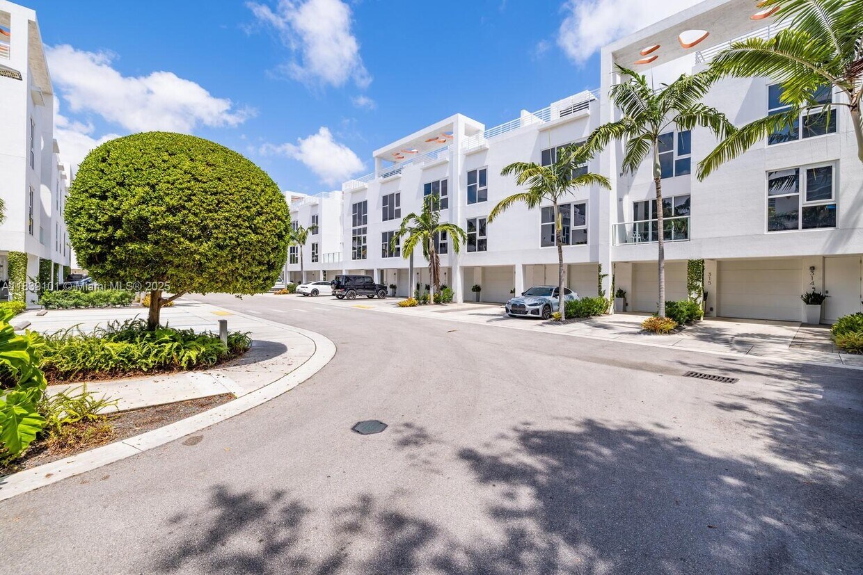 Foto principal - 455 NE 39th St