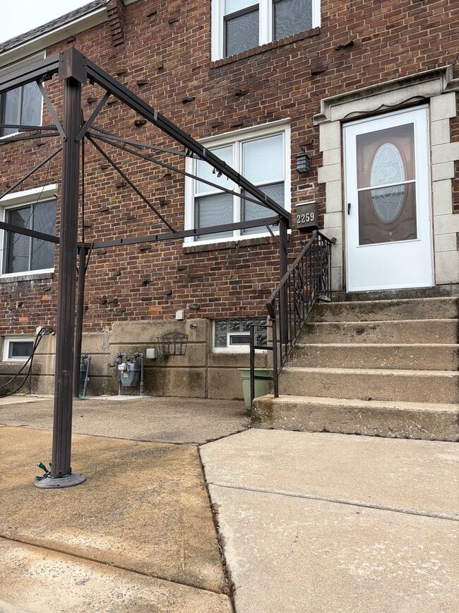 Building Photo - 2259 Dermond Ave