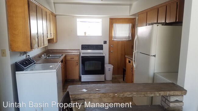Building Photo - 2 br, 1 bath Apartment - 529 West 200 South