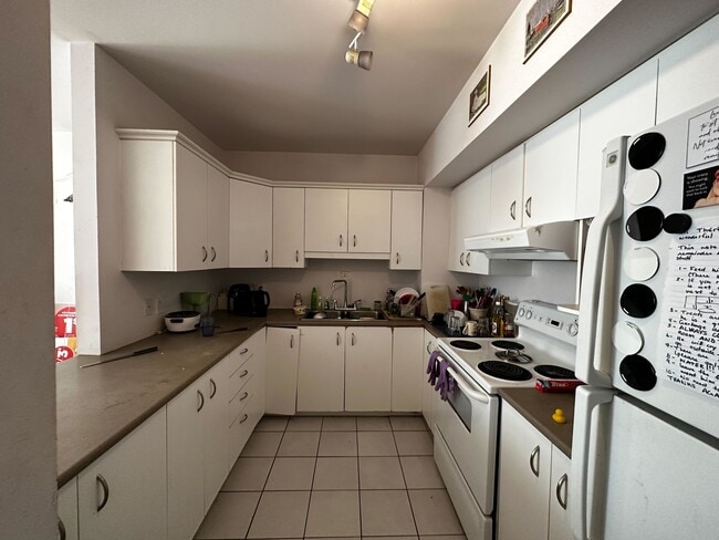 Building Photo - 3501 Rue University