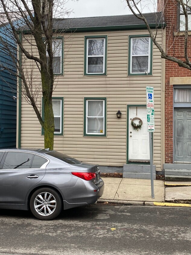Foto principal - 63 S 19th St