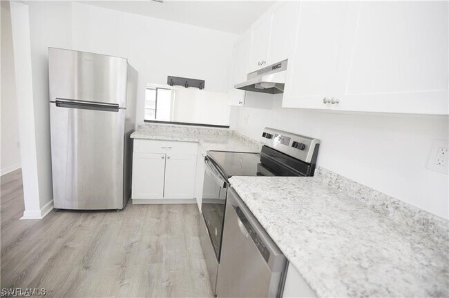 Foto del edificio - 5361 Treetops Dr