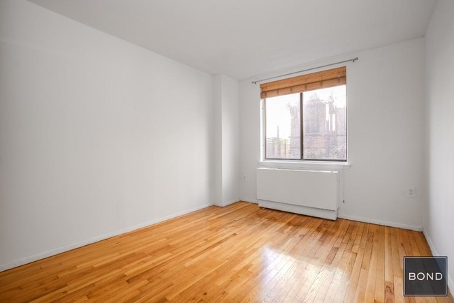 Interior Photo - 433 West 43rd Street