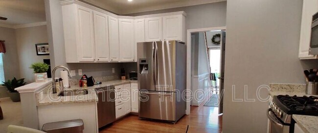 Building Photo - 46787 Willowood Pl