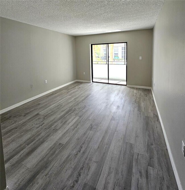 Foto del edificio - 2587 Countryside Blvd