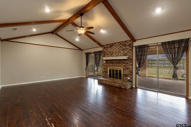 Building Photo - 804 Pam Dr
