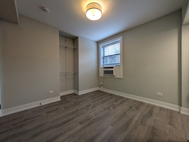 Foto del edificio - 503 W Belmont Ave