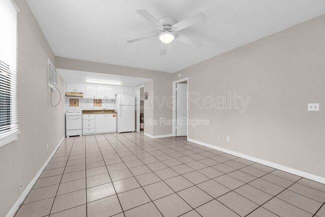 Foto del edificio - 5119 Curry Ford Rd