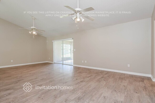 Foto del edificio - 135 Compass Rose Dr