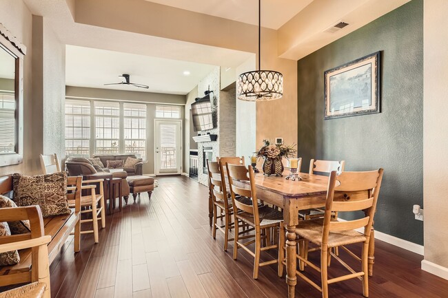 Foto del edificio - Evolve Real Estate presents: Beautiful 2 Bed/2 Bath Loft Condo, 1523 SQFT, Available May 1st!