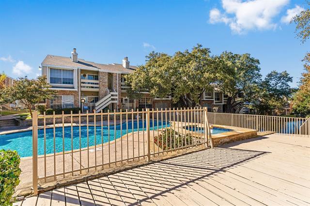 Building Photo - 3550 Country Square Dr