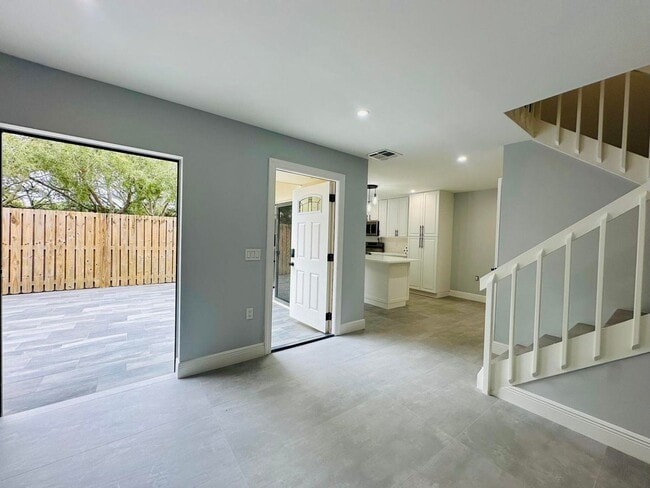 Photo - 403 4th Ln House