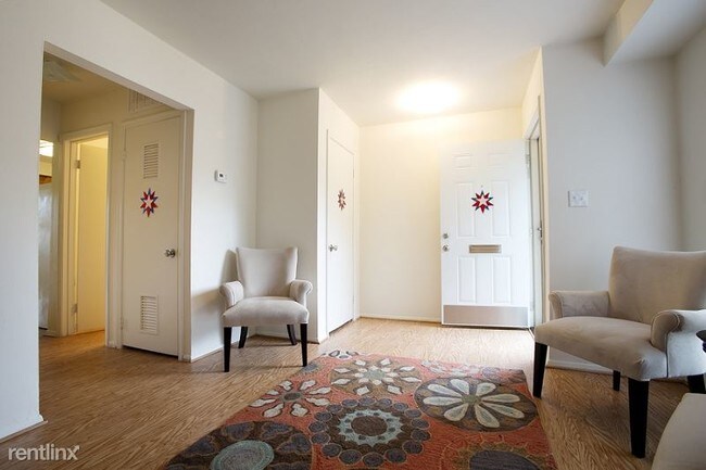 Building Photo - 7004 N Gate Dr
