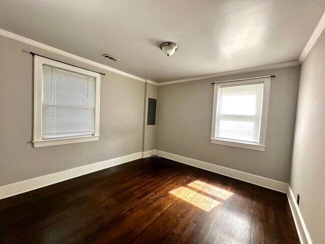 Foto del edificio - Updates to Inside and Outside!!  2/2 House with fence! Pet friendly!