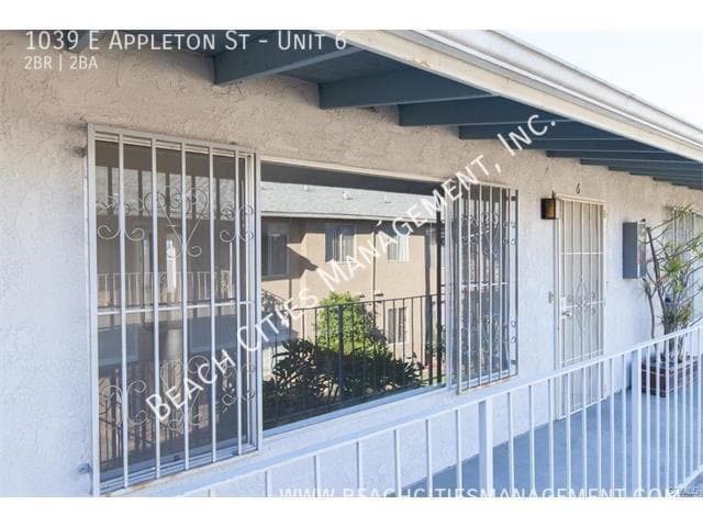 Building Photo - 1039 E Appleton St