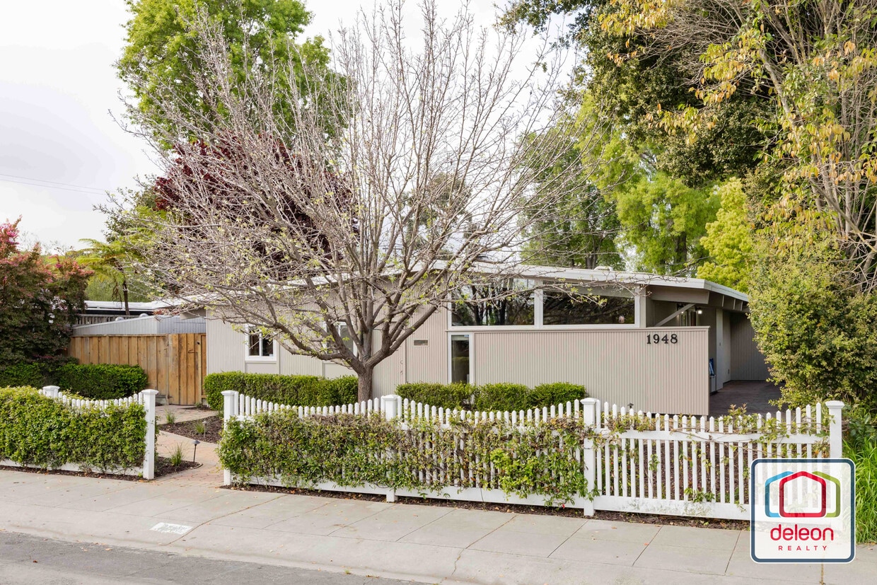 Foto principal - 1948 Edgewood Dr