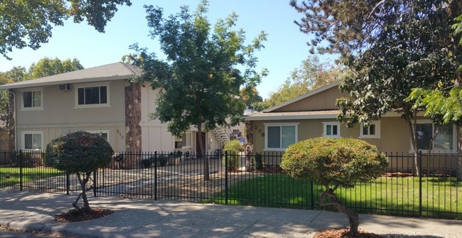 B Street Apartments (7 Units) - 208 B St