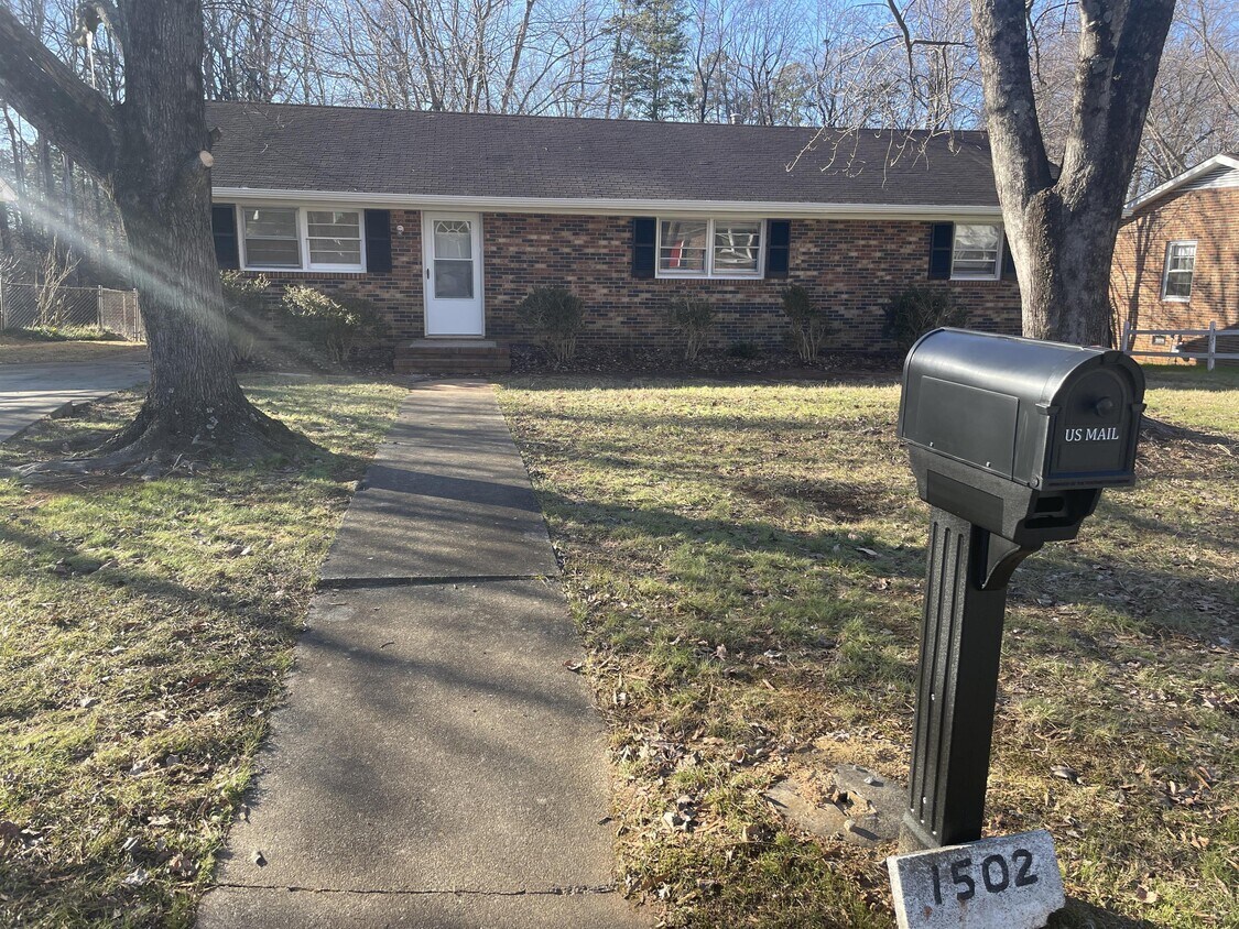 Primary Photo - 1502 Larson St