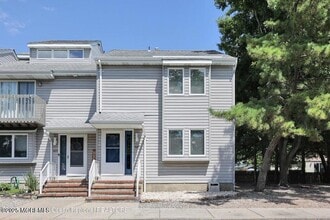 Building Photo - 667 Ellicott Ave