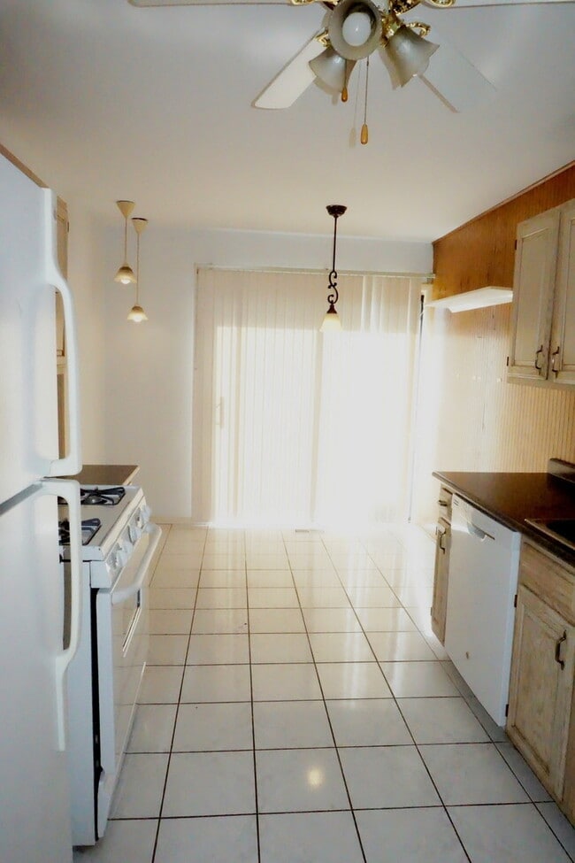 Building Photo - 1185 Leicester Ct