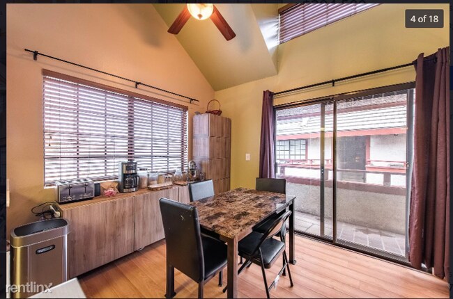 Building Photo - 2 br, 2 bath  - 1922 Muncie Ave Apt 8