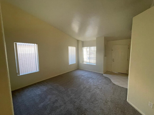 Building Photo - 837 E Glenmere Dr