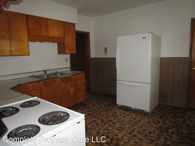 Building Photo - 3 br, 1 bath House - 2228 W 7th Street