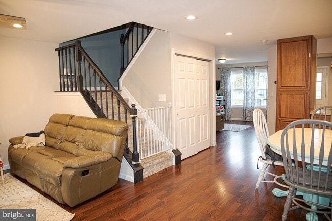 Foto del edificio - 303 Whisper Ct