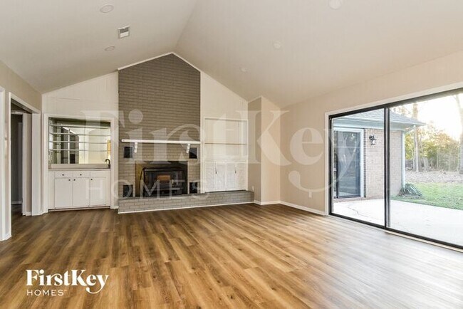 Foto del edificio - 4113 Oak Hollow Dr