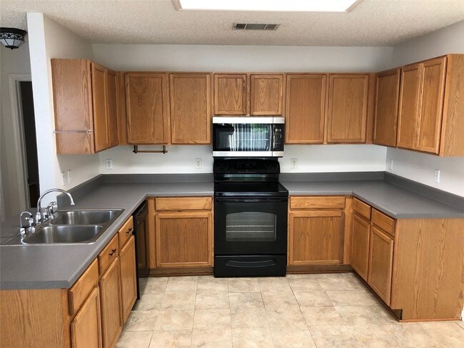 Foto del edificio - 17630 Dansworth Dr