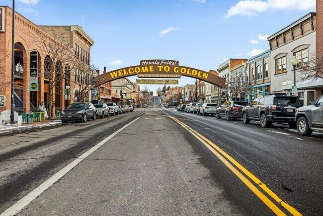 Foto del edificio - The Avenue Lofts Golden