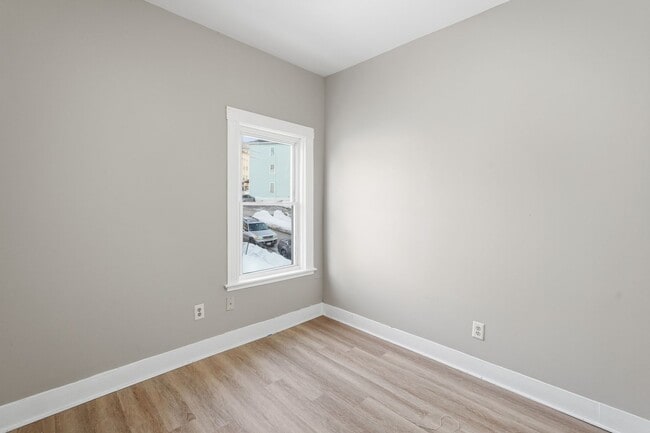 Building Photo - 47 Fox St