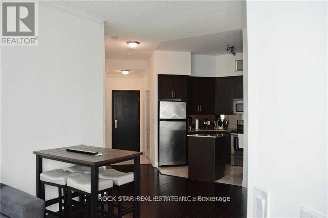 Building Photo - 80 Absolute Ave